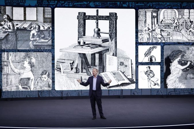 Microsoft se pone paternalista con la IA y se la ofrece al mundo desde la MWC