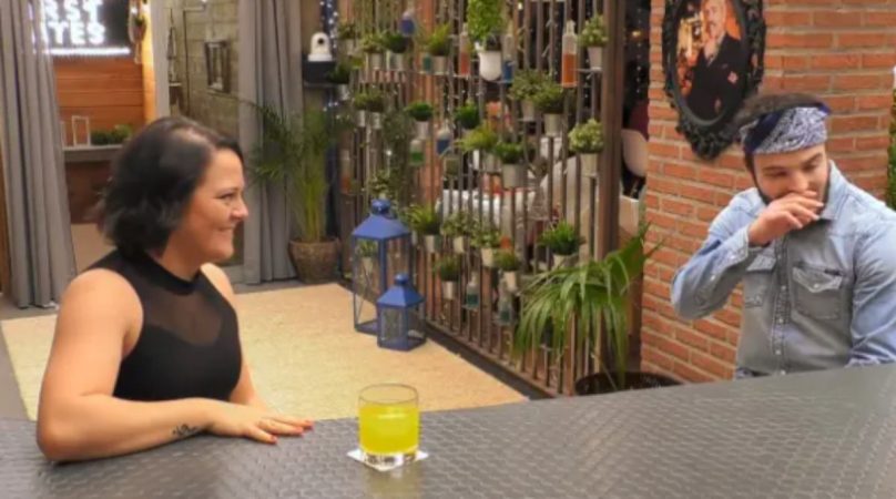 'First Dates' vive en directo la madre de todas las cobras ante un atónito Carlos Sobera 4 Merca2.es First Dates 1 Merca2.es