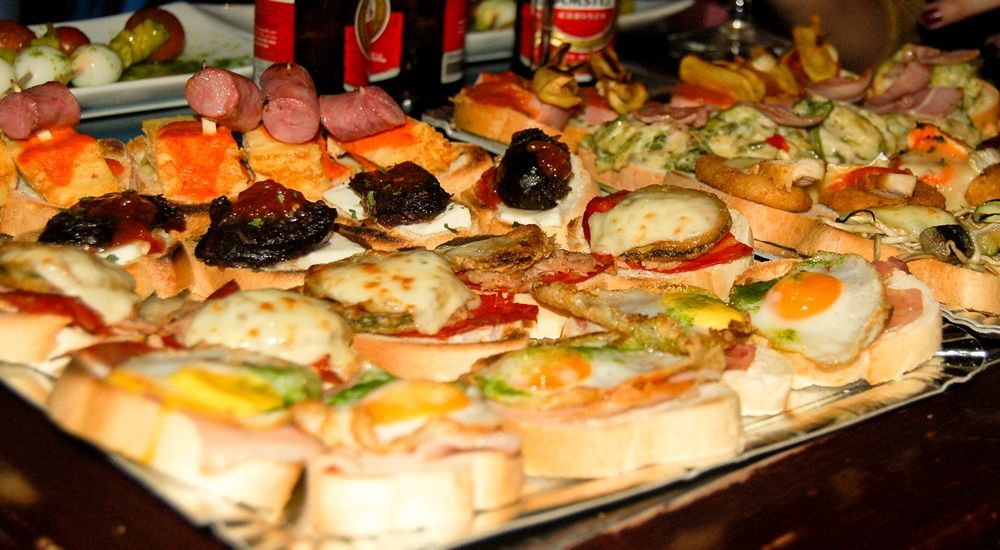 Descubre la plaza mayor más grande de España, todo un viaje a la Edad Media 3 Merca2.es EL RESURGIR CULTURAL Y GASTRONÓMICO