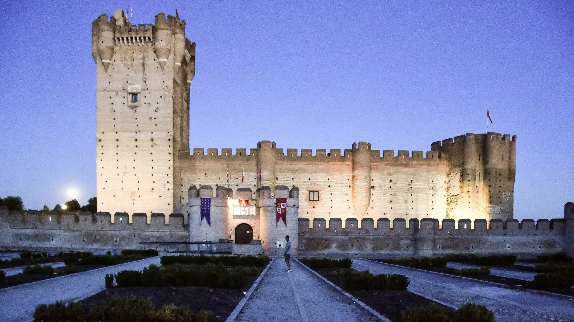 Descubre la plaza mayor más grande de España, todo un viaje a la Edad Media 1 Merca2.es UN VIAJE AL CORAZÓN HISTÓRICO DE MEDINA DEL CAMPO