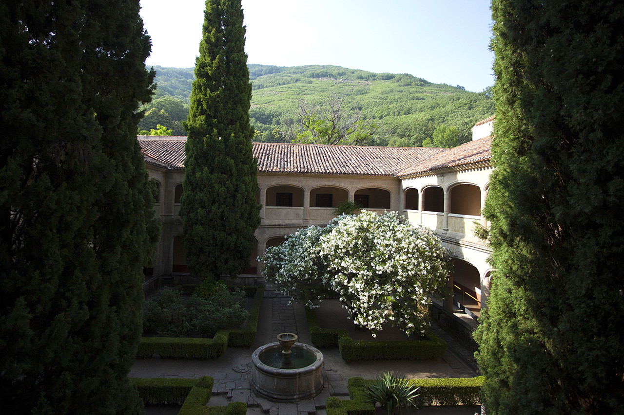 EL MONASTERIO ENTRE LA LEYENDA Y LA REALIDAD