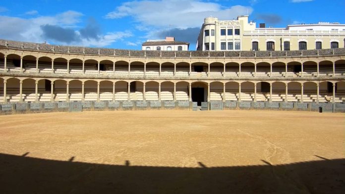 Ronda Increíble: Descubre los misterios ocultos tras su famoso puente y Plaza de Toros