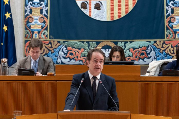 Roberto Bermúdez de Castro, consejero de Hacienda aragónes, defiende el impuesto a las renovables