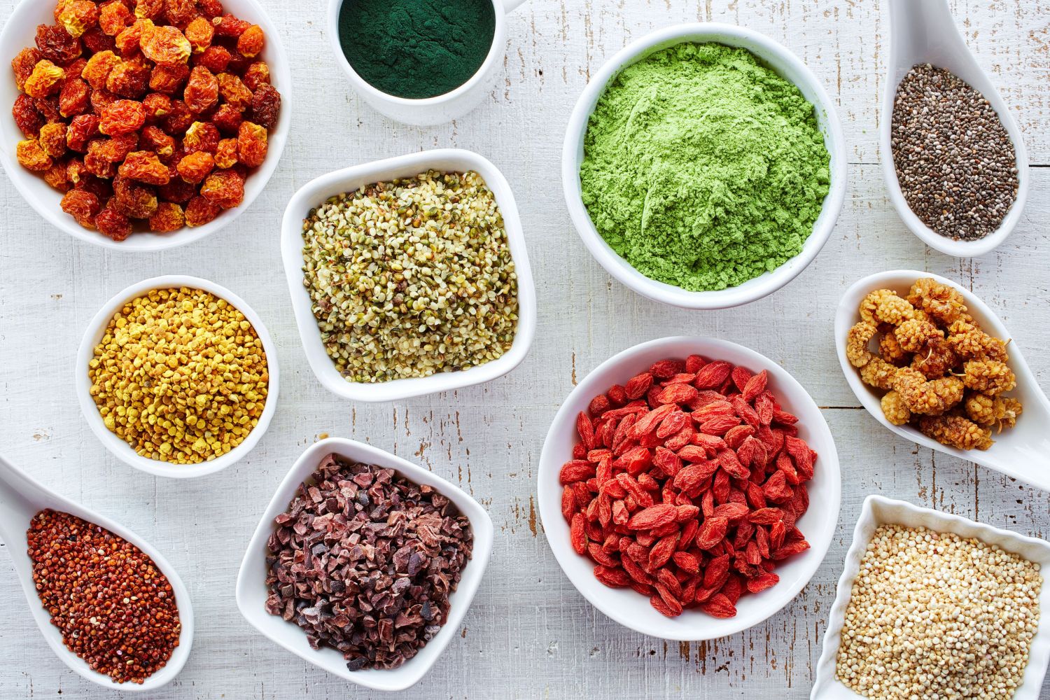 Revoluciona tu menú: 8 superalimentos que te harán olvidar las dietas complicadas