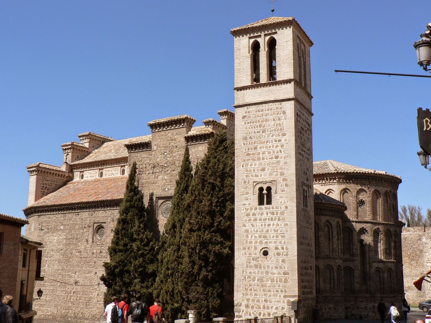 SANTA MARÍA LA BLANCA EN TOLEDO: LOS SECRETOS DE LA ARQUITECTURA MUDÉJAR