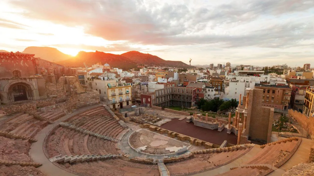 TRAVESÍAS EN EL TIEMPO: UN VIAJE A LA HISTORIA ROMANA