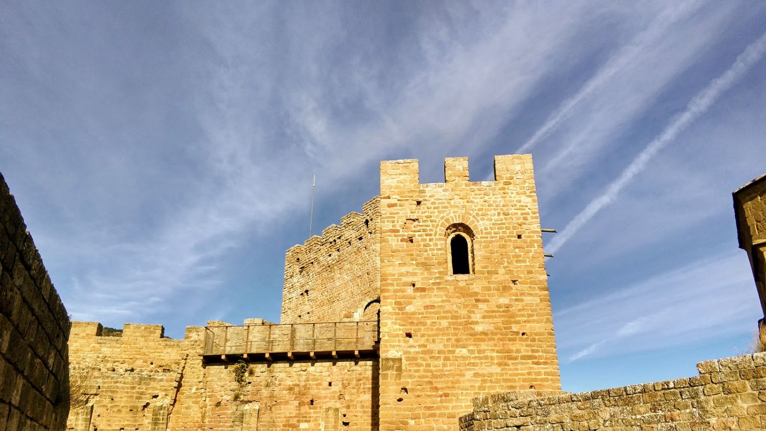 EL CASTILLO DE LOARRE Y EL TURISMO DE LA REGIÓN DE HUESCA 