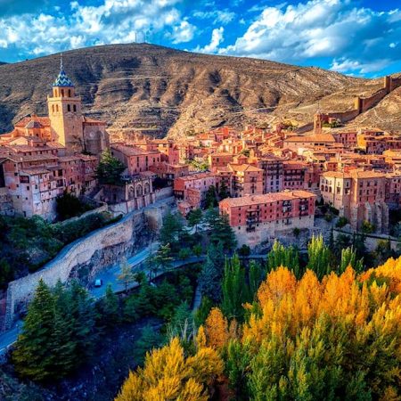 Uno de los pueblos más bonitos de España: medieval y de color de rosa 2 Merca2.es albarra Merca2.es
