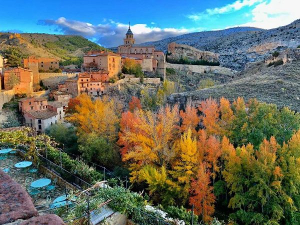 Uno de los pueblos más bonitos de España: medieval y de color de rosa 3 Merca2.es albarracin 1 Merca2.es
