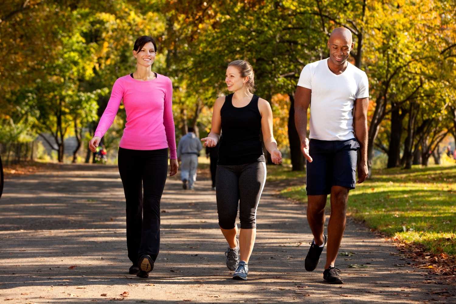 ¡Transforma tu mañana! 5 rutinas matutinas que cambiarán tu día (¡y tu vida!) 2 Merca2.es RUTINAS MATUTINAS: ACTIVA TU CUERPO Y MENTE