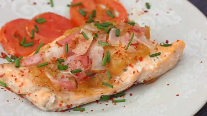Dale un toque extra de sabor a tu salmón con esta receta que incluye bacon y cebolla caramelizada 3 Merca2.es cocinillas 30756925 116172601 1706x960 Merca2.es