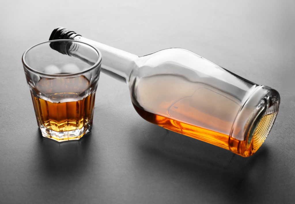LOS DESAFÍOS SOCIALES DE RENUNCIAR AL ALCOHOL: NAVEGANDO EN UNA CULTURA DE BEBIDA
