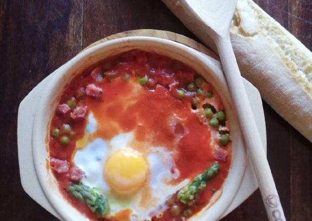 huevos al plato o a la flamenca en 4 minutos en microondas foto principal Merca2.es