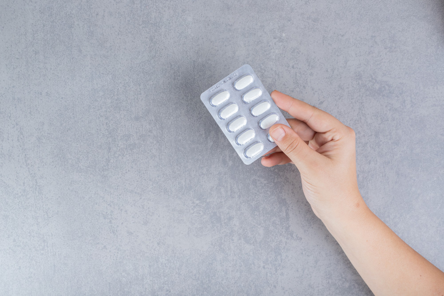 El ibuprofeno «debería tomarse siempre con receta médica»