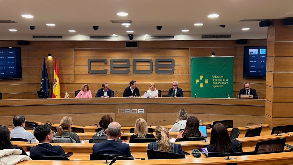 La federación de farmacéuticos dice que la reducción de jornada aumentará sus costes