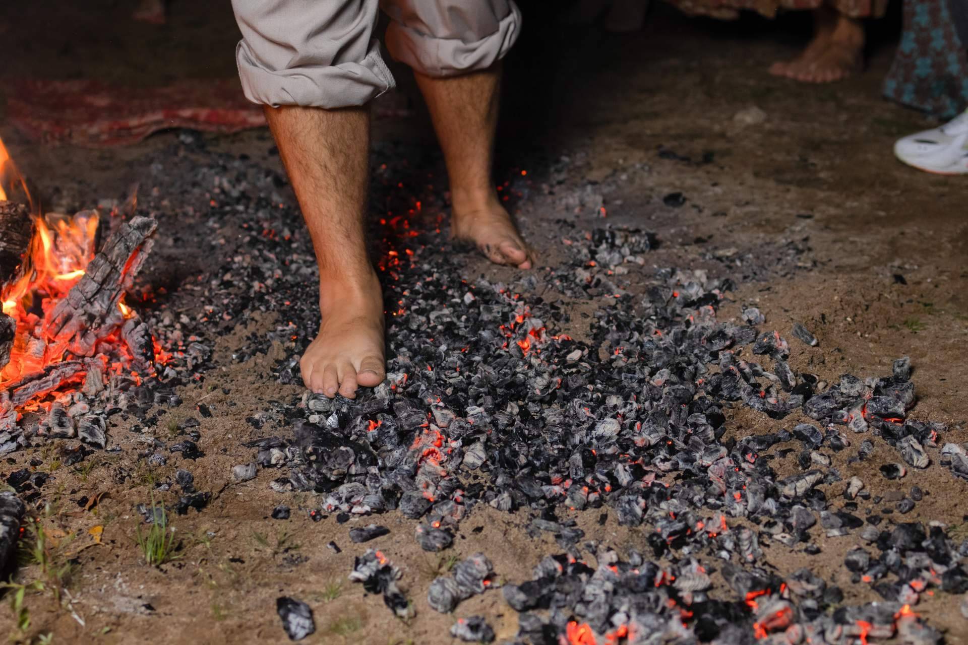 Animatum y sus actividades para valientes; Glasswalking y firewalking