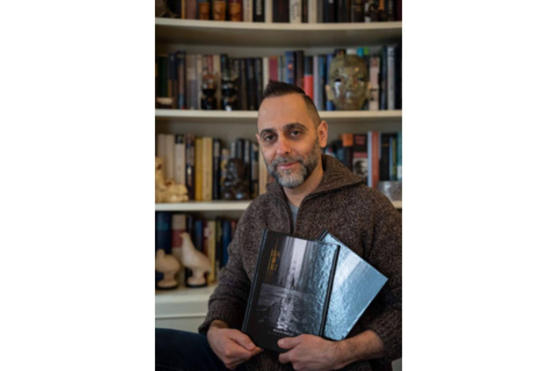 Nicolás Roselló muestra una visión de la dualidad a través de la fotografía en su proyecto ‘Sea la luz’ en la ciudad de Barcelona