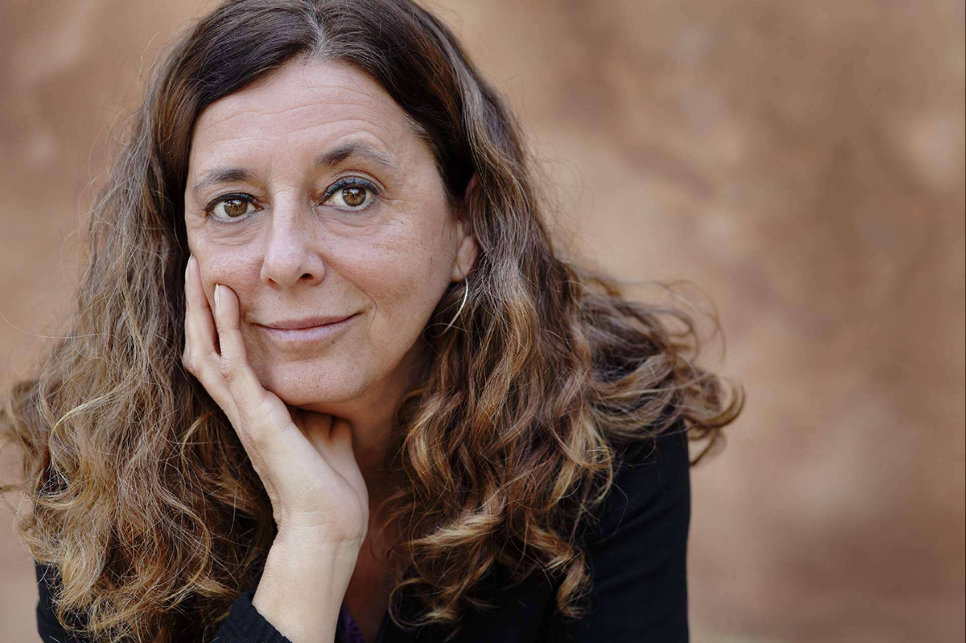 María J. Adelantado escribe una utopía que transcurre en el futuro próximo, transportando al lector a un mundo amable en su obra ‘Sonata telúrica en la mayor’