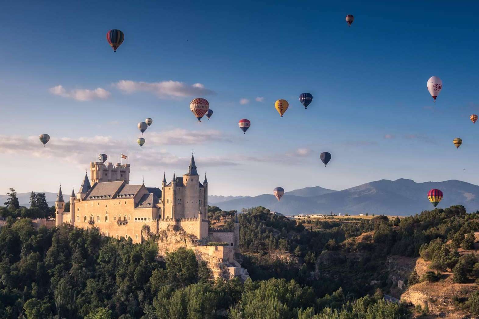 Una buena manera de darse a conocer, un globo aerostático publicitario