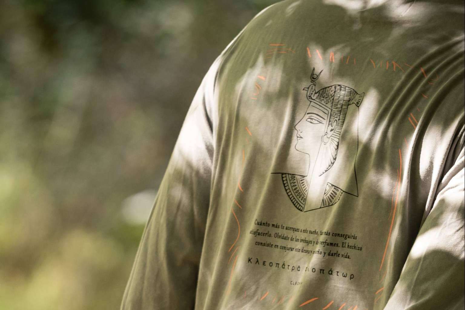Diseñar y distribuir prendas de ropa street-wear