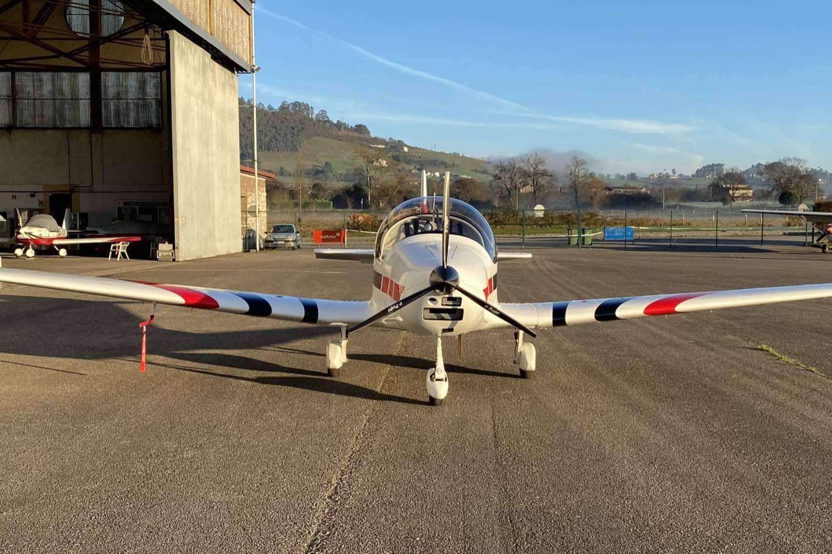Asturfly permite convertirse en piloto por un día y sobrevolar la costa asturiana