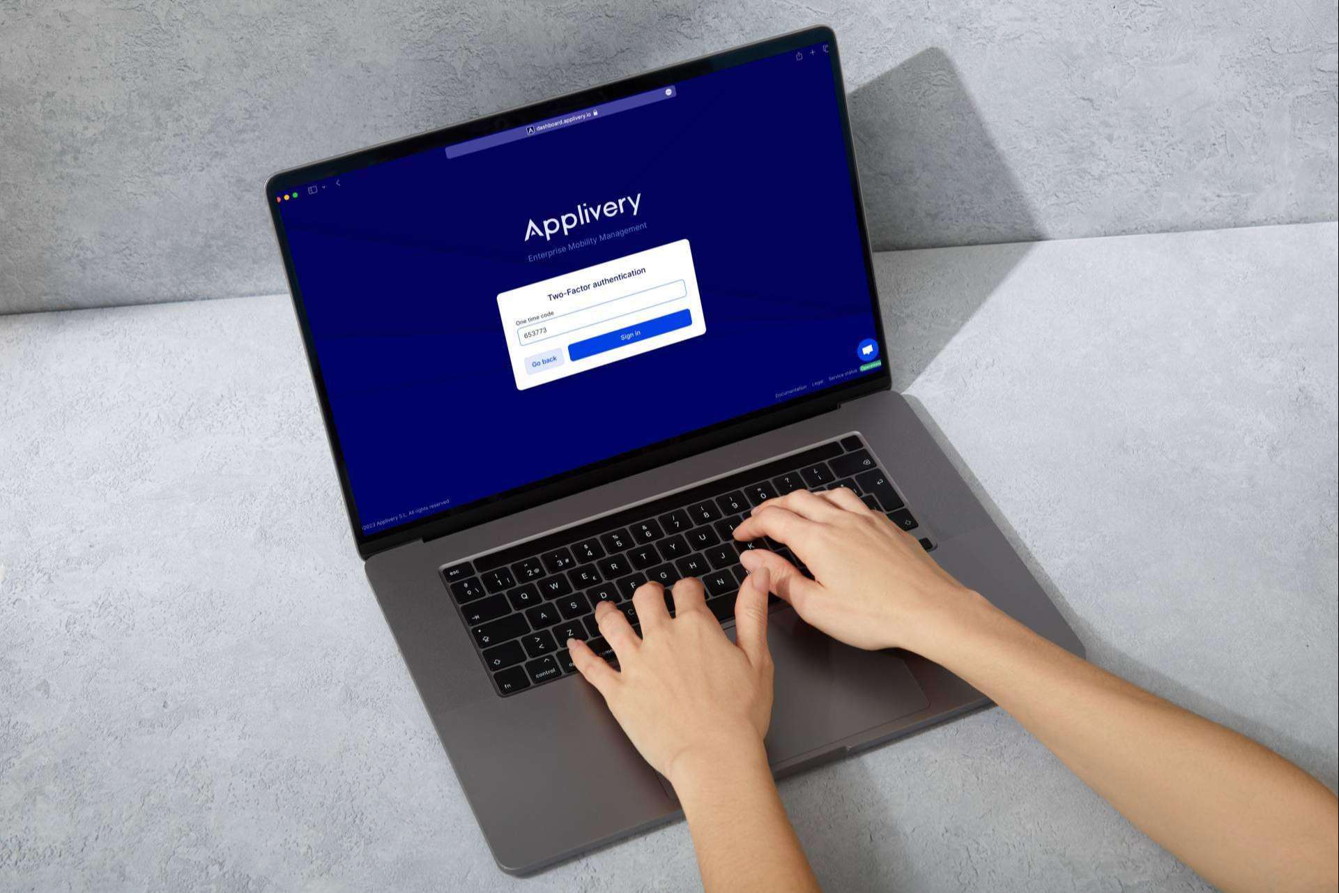 Métodos de inscripción de dispositivos y usuarios de la mano de Applivery Device Management