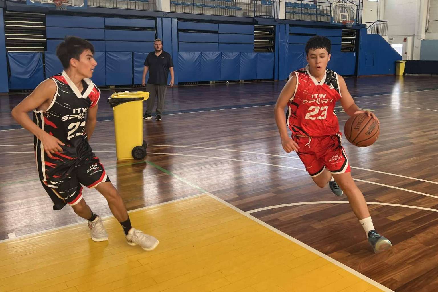 La academia de baloncesto de ITW Sport es una oportunidad de desarrollar habilidades y valores