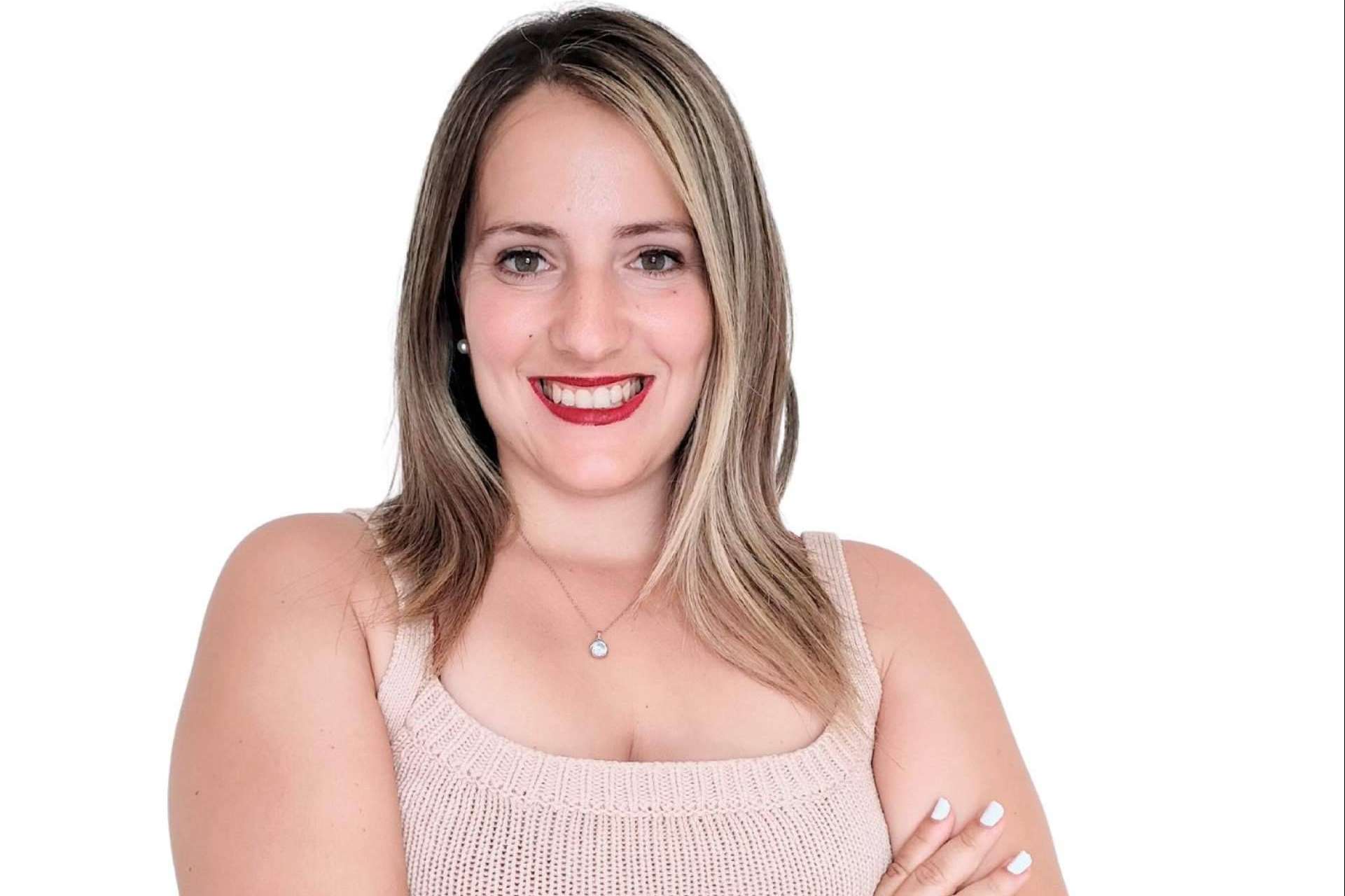 Mel Escribano de OposTime lleva la preparación de oposiciones de Administración General y ayuda a aprobar en el menor tiempo posible