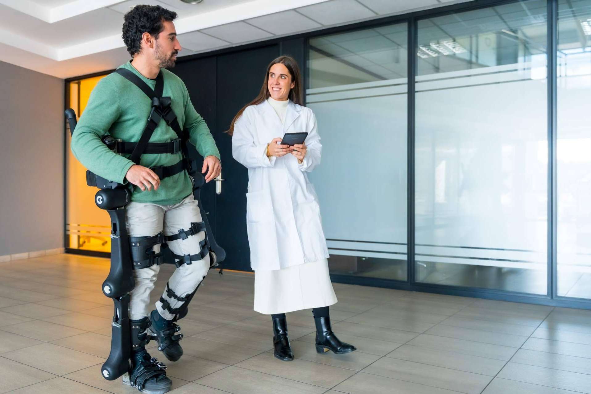 EM (Esclerosis Múltiple) y las terapias de neurorrehabilitación robótica de Movex Clinics, por Gogoa