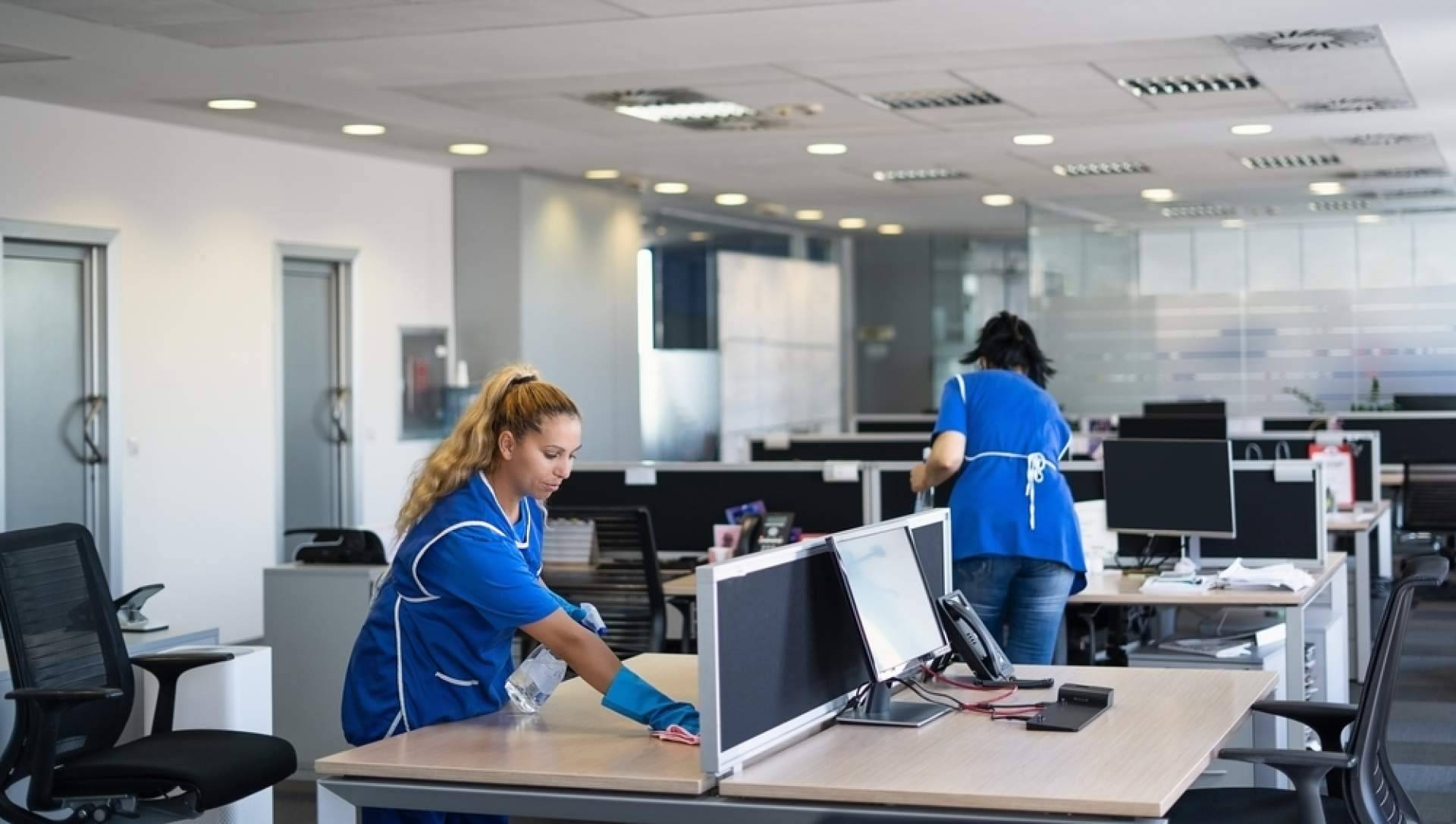 ¿Por qué es esencial contratar un servicio profesional de limpieza?, con Limpiezas Gomesa