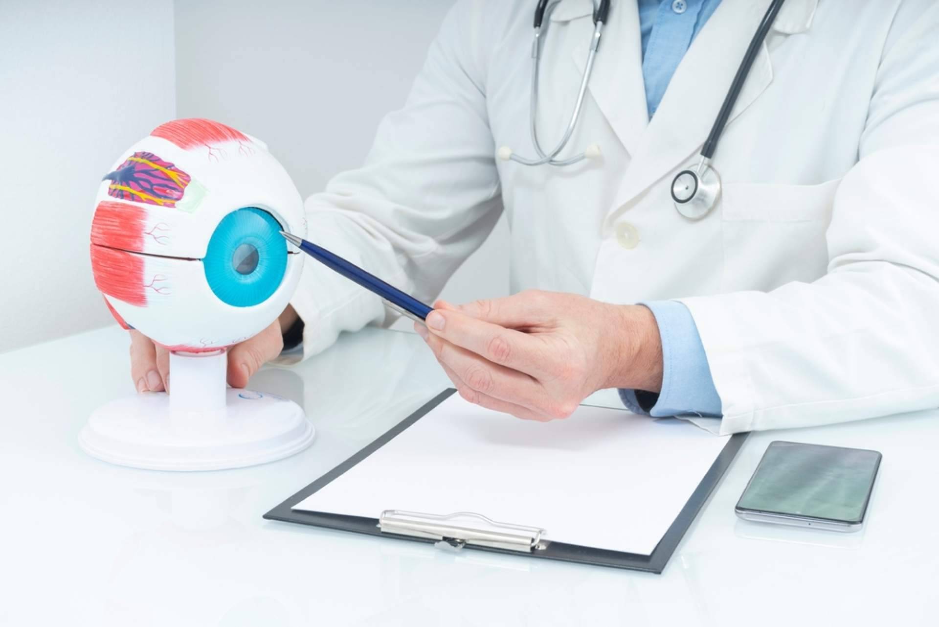 El Departamento de Oftalmología del Hospital Universitario Dexeus trata el problema de moscas volantes