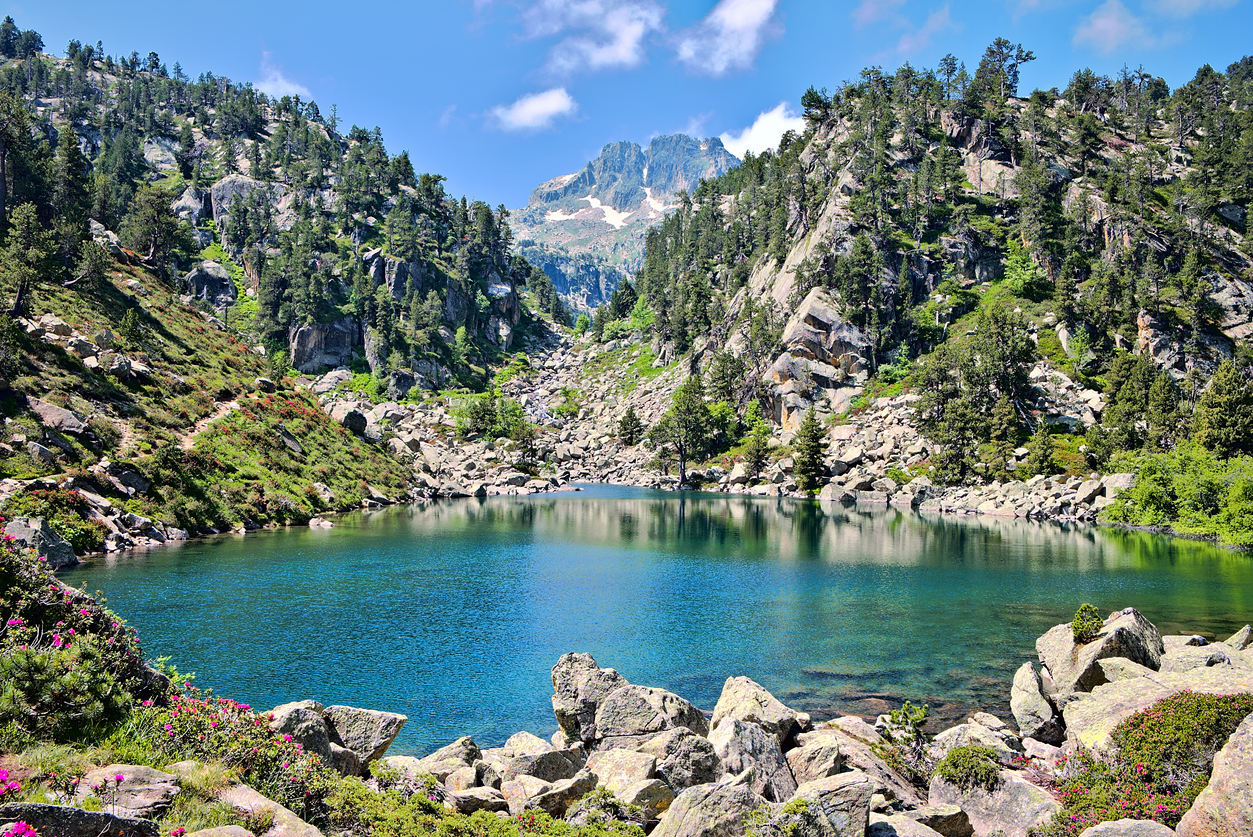 Los lagos más bonitos de España para disfrutar de una excursión primaveral