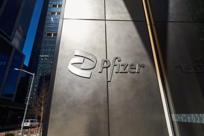 pfizer logo Merca2.es