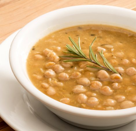 receta de caldo de pollo con garbanzos Merca2.es