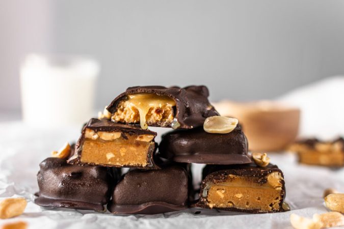 sweetketolife.com keto snickers recipe bars low carb 1024x683 1 Merca2.es