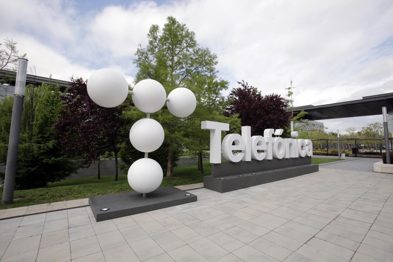 Telefónica avanza sin que le afecte la ‘tranquilidad’ y opacidad de la SEPI
