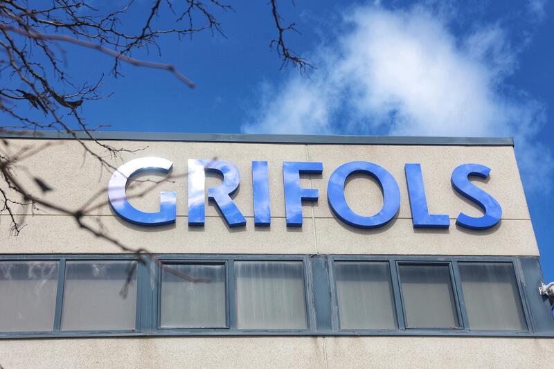 Grifols afirma que la ‘due diligence’ concluye con resultado «satisfactorio» y sube en Bolsa