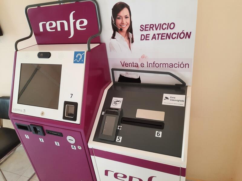 Renfe invierte en la mejora de la comunicación remota para los viajeros con discapacidad auditiva