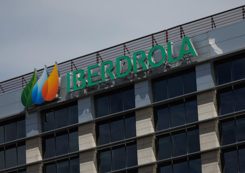 Iberdrola se enfrenta a Repsol por competencia desleal y la acusa de ‘greenwashing’