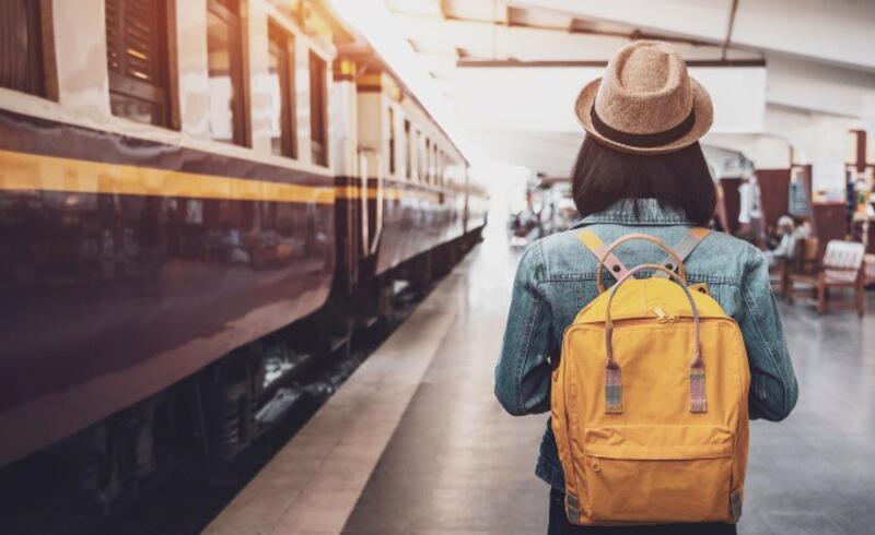 Booking, TripAdvisor y Renfe, las plataformas más visitadas en España para viajar