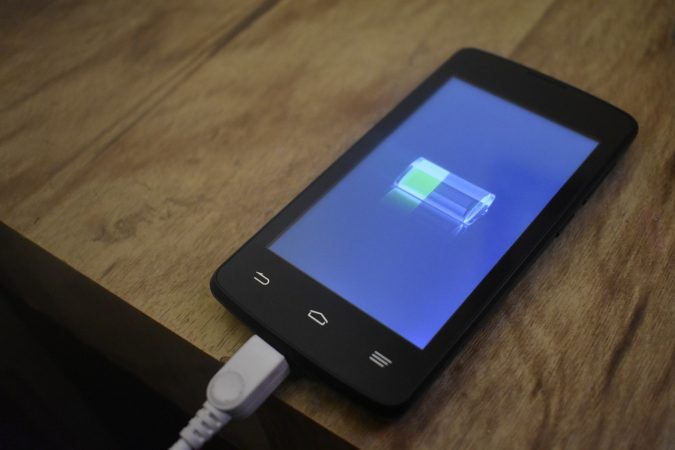 Descubre cómo las aplicaciones y servicios afectan el consumo de energía en tu dispositivo móvil