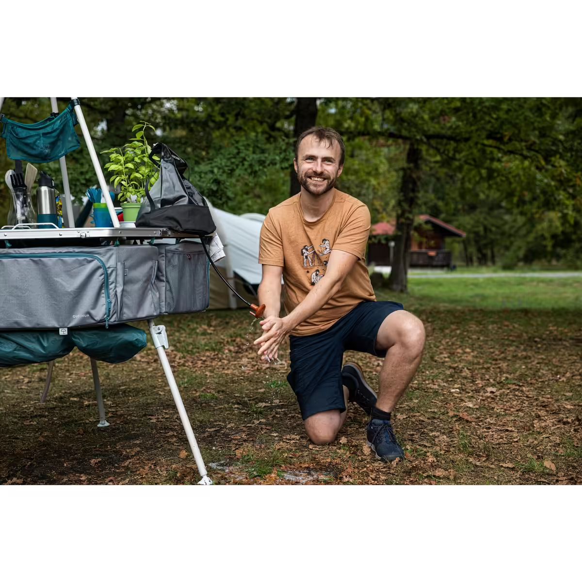 Decathlon tiene unas geniales duchas solares, con capacidad para 10 litros, perfectas para ir de camping