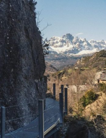 Descubre la emoción del recorrido por el Sendero de Pasarelas de Panticosa