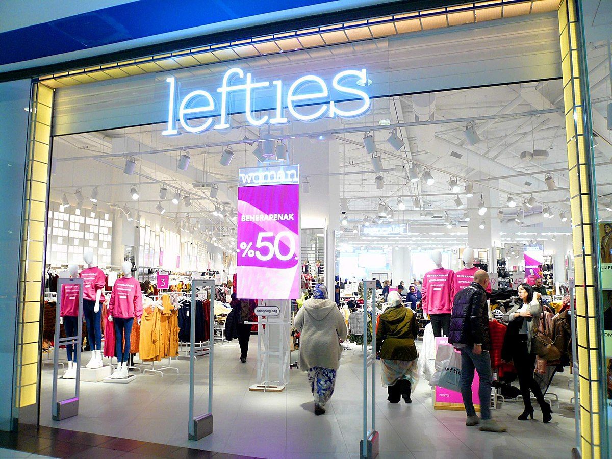 Descubre la encantadora colección de bailarinas de Lefties