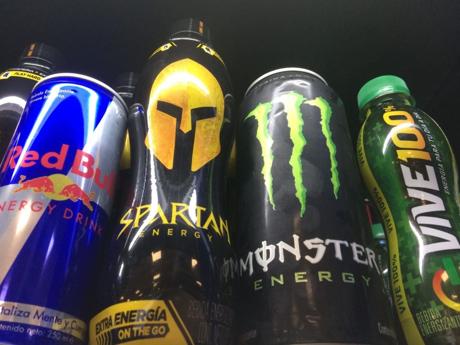 La Verdad Energizante y Arriesgada de las Bebidas Energéticas 2 Merca2.es ENERGIZANTE: REDE LA EUFORIA A LA DEPENDENCIA, COMPRENDIENDO LOS EFECTOS A LARGO PLAZO: LA QUÍMICA CONTROVERTIDA: INGREDIENTES BAJO LA LUPA