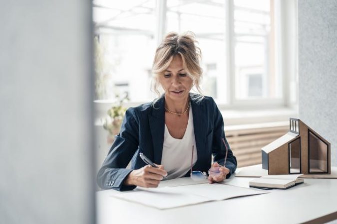 Estas son las profesiones con los salarios mas altos en Espana 3 Merca2.es