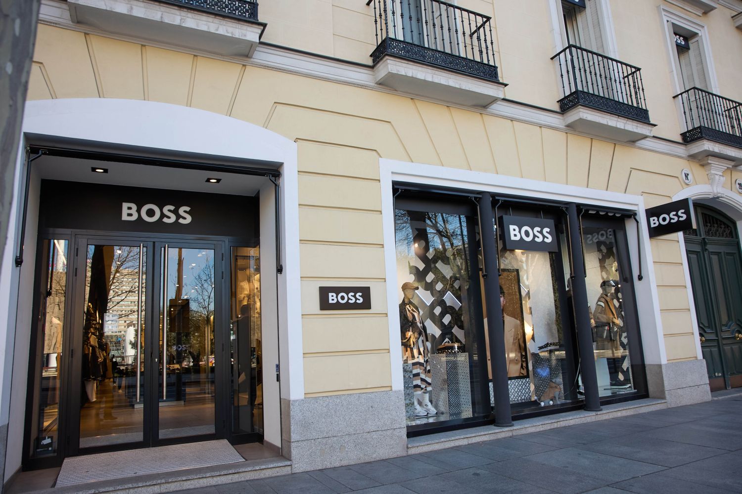 Hugo Boss se niega a bajar sus precios para mantener el cartel de marca de lujo