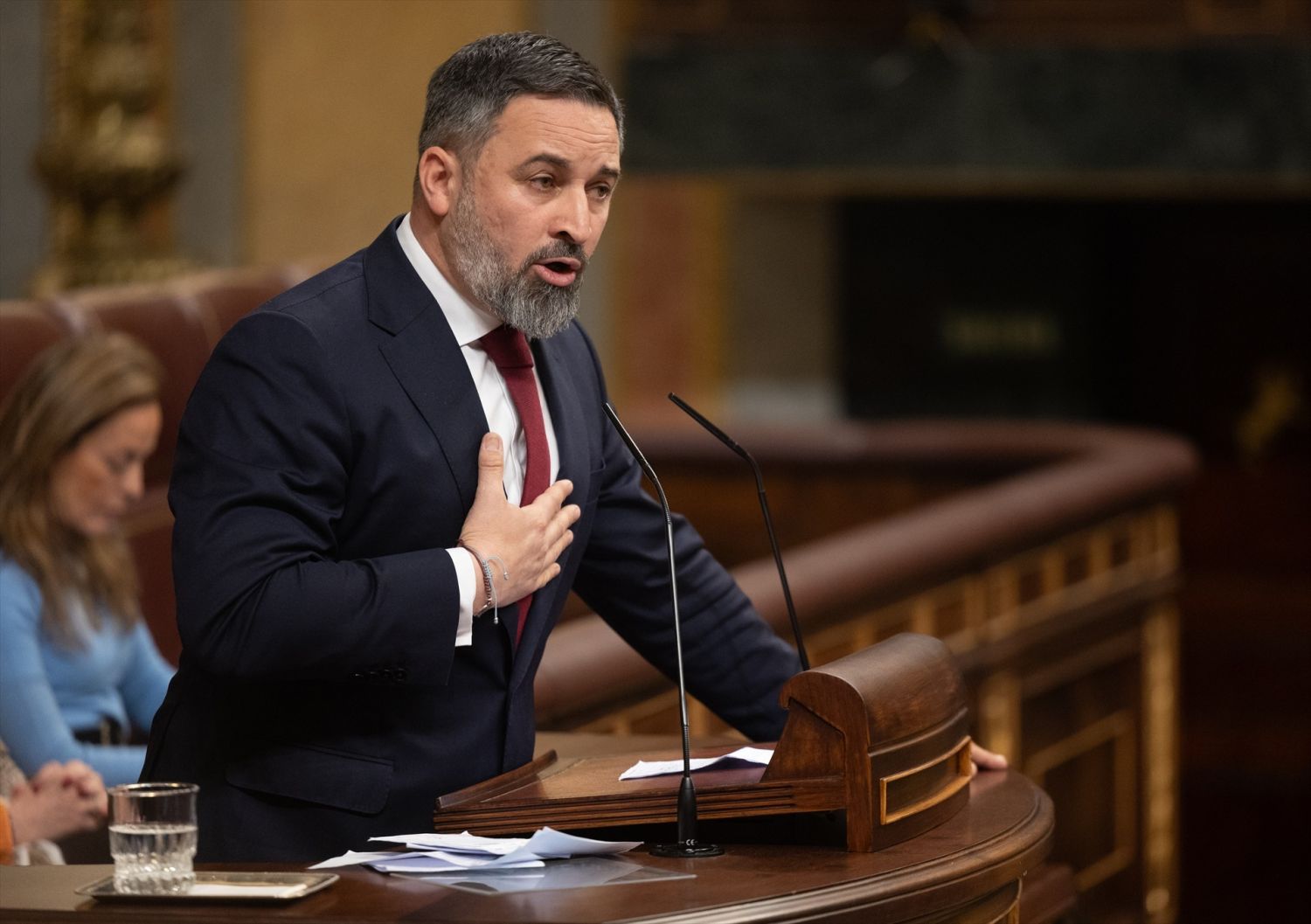 l líder de VOX, Santiago Abascal, interviene durante una sesión plenaria, en el Congreso de los Diputados, a 14 de marzo de 2024, en Madrid (España).