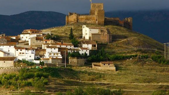 Este es el pueblo que la Iglesia católica sigue teniendo como 'maldito' en España 2 Merca2.es CHOQUE CONTEMPORÁNEO: RELIGIÓN Y MODERNIDAD