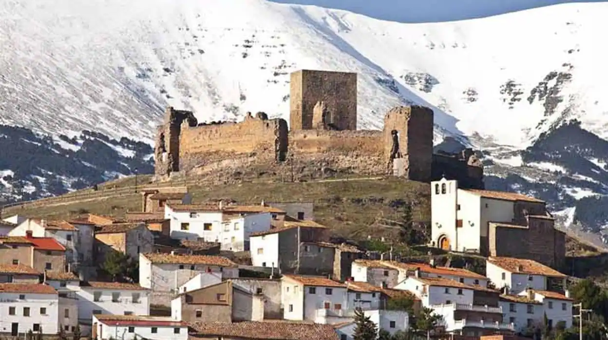 Este es el pueblo que la Iglesia católica sigue teniendo como 'maldito' en España 1 Merca2.es HISTORIA DE UN ESTIGMA CENTENARIO